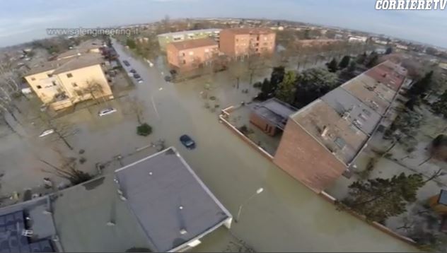 2014-01-24 09_32_10-Alluvione Modena_ dal drone le immagini aeree della devastazione - Video - Corri