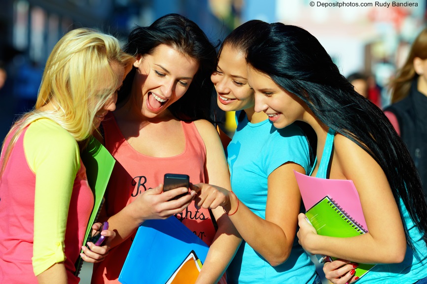 ragazze social allegre sorriso colore