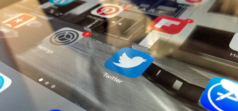 social media cellulare smartphone