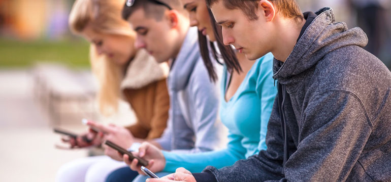 Giovani sui social