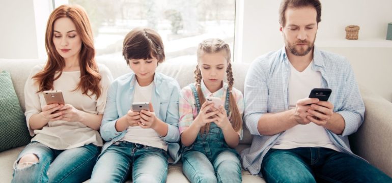 Quando controllare lo smartphone ai propri figli?