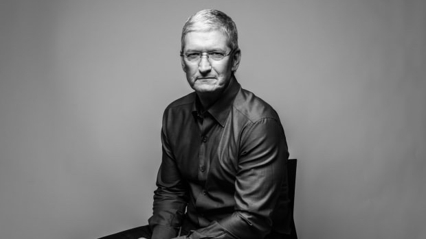il CEO di Apple Tim Cook si è apertamente schierato contro Mark Zuckerberg e Facebook senza mai citarlo