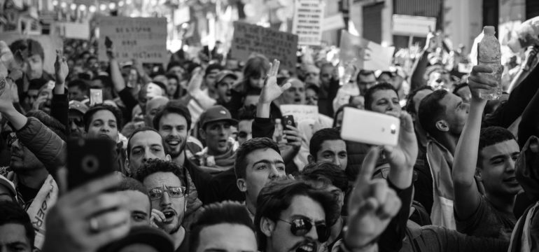 Come cambiare la routine di una società intera?