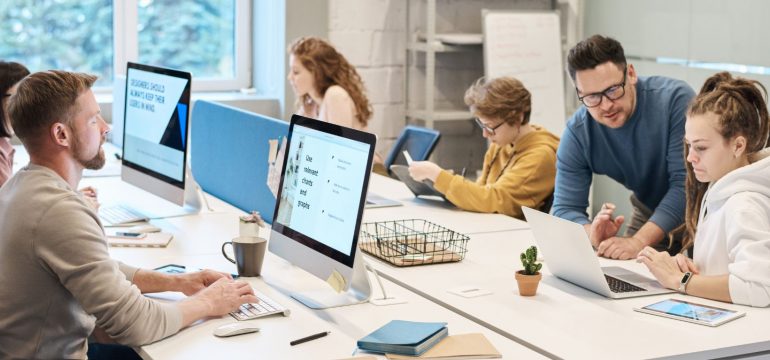 Smart working sì o no? Più spazio, meno postazioni