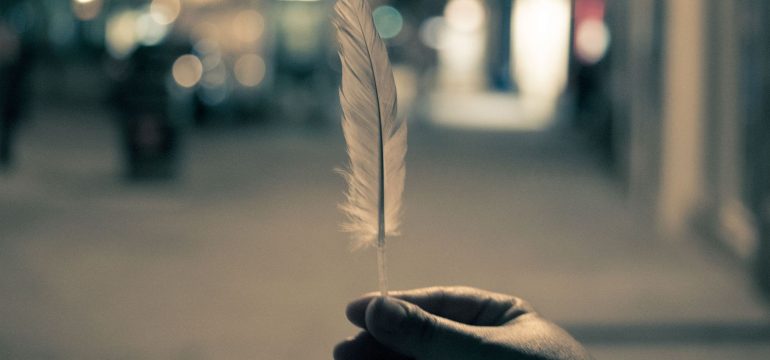 Dobbiamo essere leggeri, non superficiali