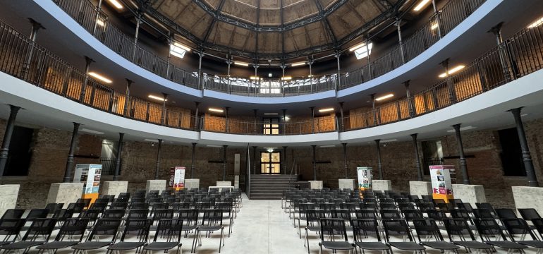 Ci trasferiamo a lavorare dentro un teatro!