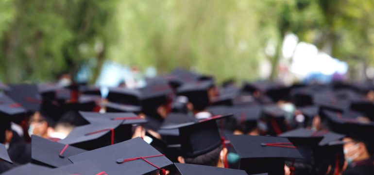 La si canta TUTTI, OVUNQUE e da SEMPRE. Perché?