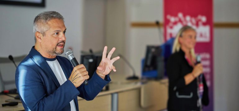 Siamo programmati per 150 amici