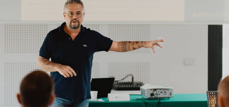 Il nuovo ruolo dei docenti: la patente per l'IA