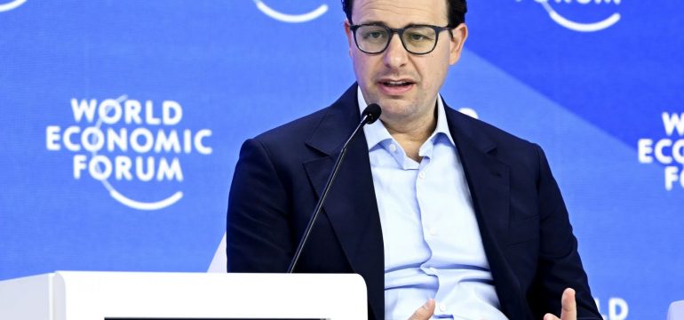 Il compromesso di OpenAI e l'etica di Anthropic