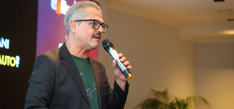 L'IA colpisce i colletti bianchi e salva gli idraulici
