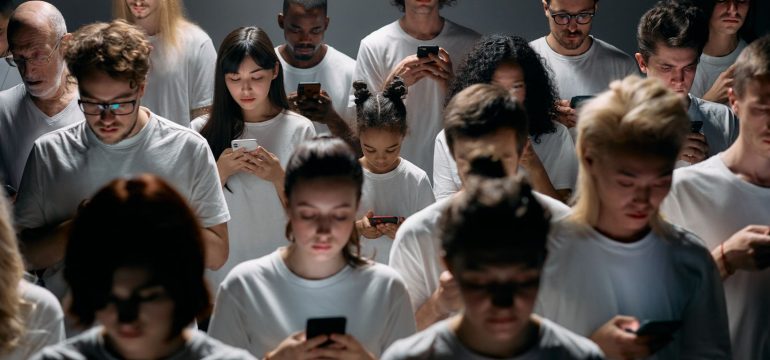Vietare i social ai ragazzi è stato un fallimento colossale